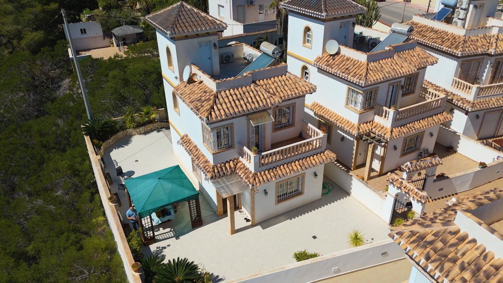 3 bedroom Villa for sale in Torrevieja - € 420,000 (Ref: 9518763)