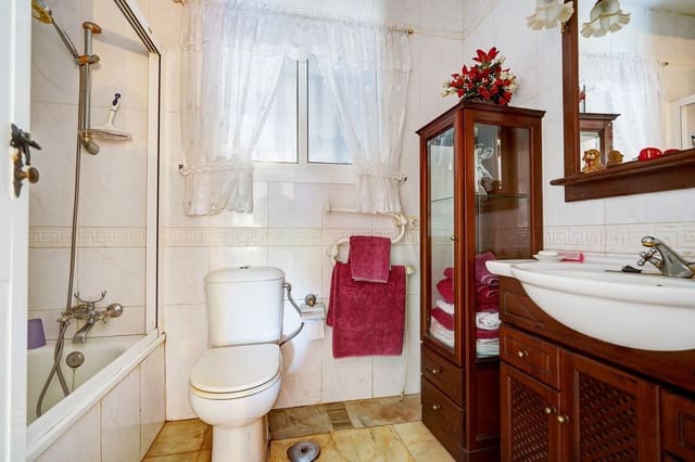 3 bedroom Villa for sale in Calahonda, Mijas - € 650,000 (Ref: 9520779)