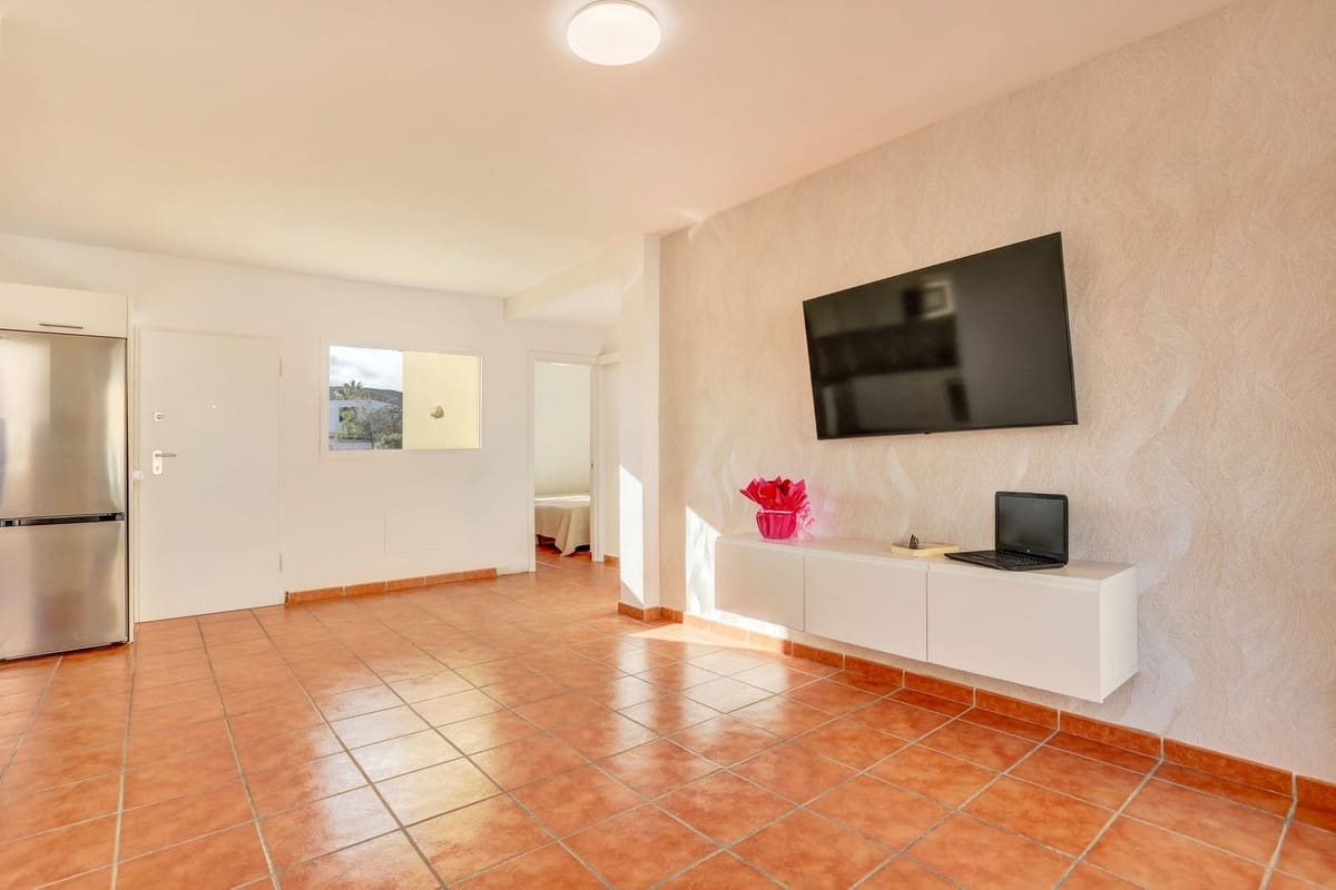 2 bedroom Apartment for sale in Corralejo with pool - € 255,000 (Ref: 9527512)