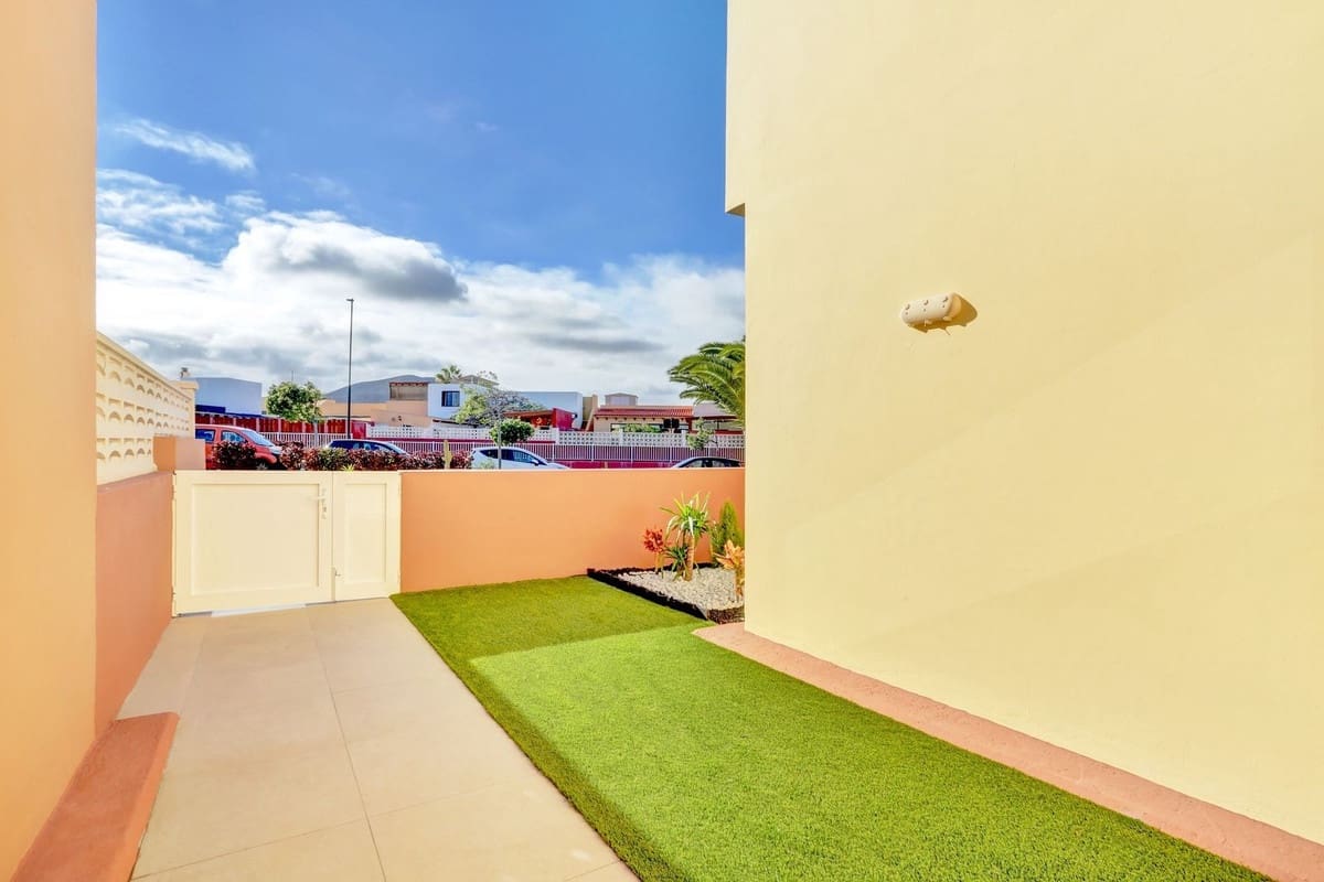 2 sovrum Lägenhet till salu i Corralejo med pool - 255 000 € (Ref: 9527512)