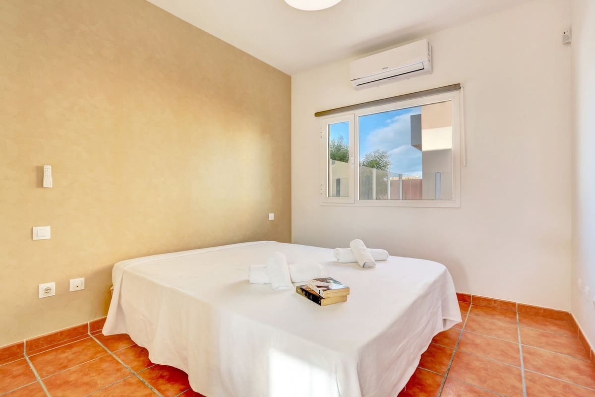 2 sovrum Lägenhet till salu i Corralejo med pool - 255 000 € (Ref: 9527512)