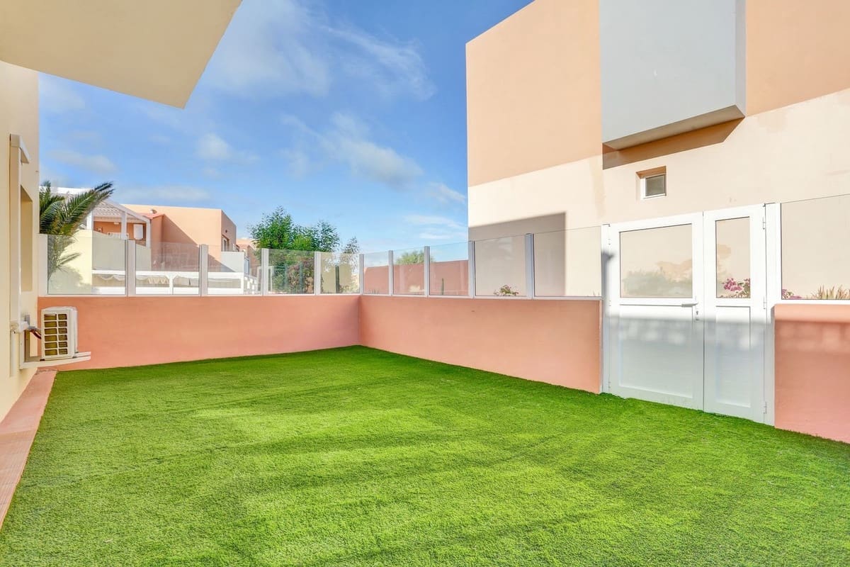 2 bedroom Apartment for sale in Corralejo with pool - € 248,000 (Ref: 9527512)