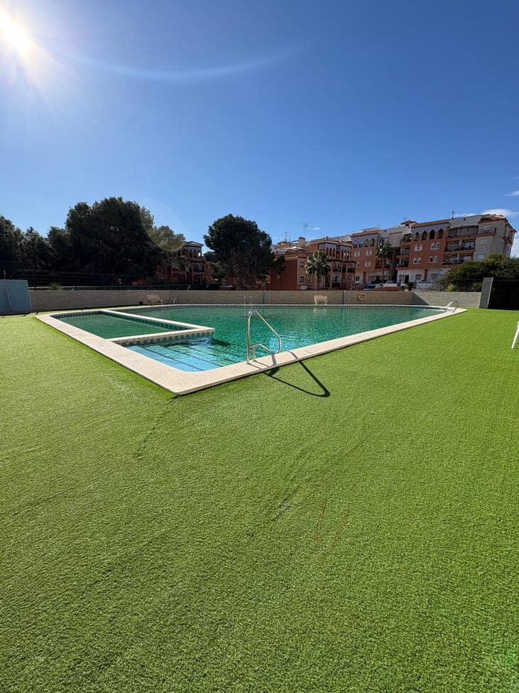 3 soverom Penthouse til salgs i Playa Flamenca med svømmebasseng garasje - € 185 000 (Ref: 9527534)