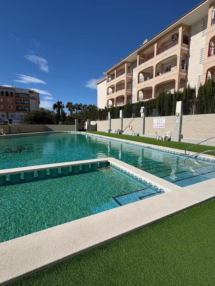 3 soverom Penthouse til salgs i Playa Flamenca med svømmebasseng garasje - € 185 000 (Ref: 9527534)
