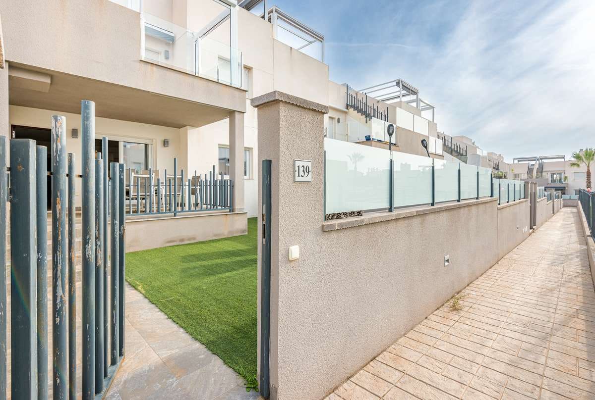 3 soverom Bungalow til salgs i Torrevieja med svømmebasseng garasje - € 269 000 (Ref: 9527536)