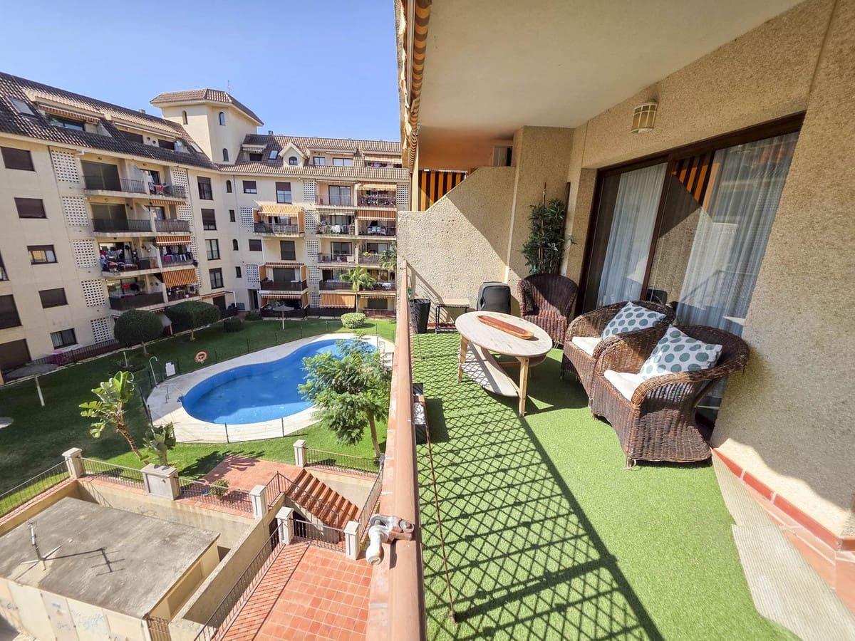 Apartamento de 2 habitaciones en San Luis de Sabinillas en venta - 240.000 € (Ref: 9527547)