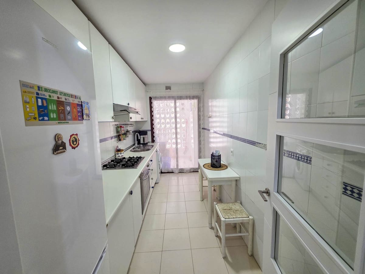 Apartamento de 2 habitaciones en San Luis de Sabinillas en venta - 240.000 € (Ref: 9527547)