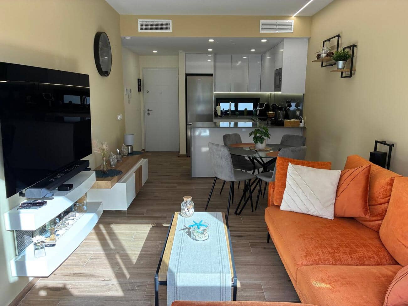 2 soverom Leilighet til salgs i Villamartin med svømmebasseng garasje - € 269 000 (Ref: 9533490)