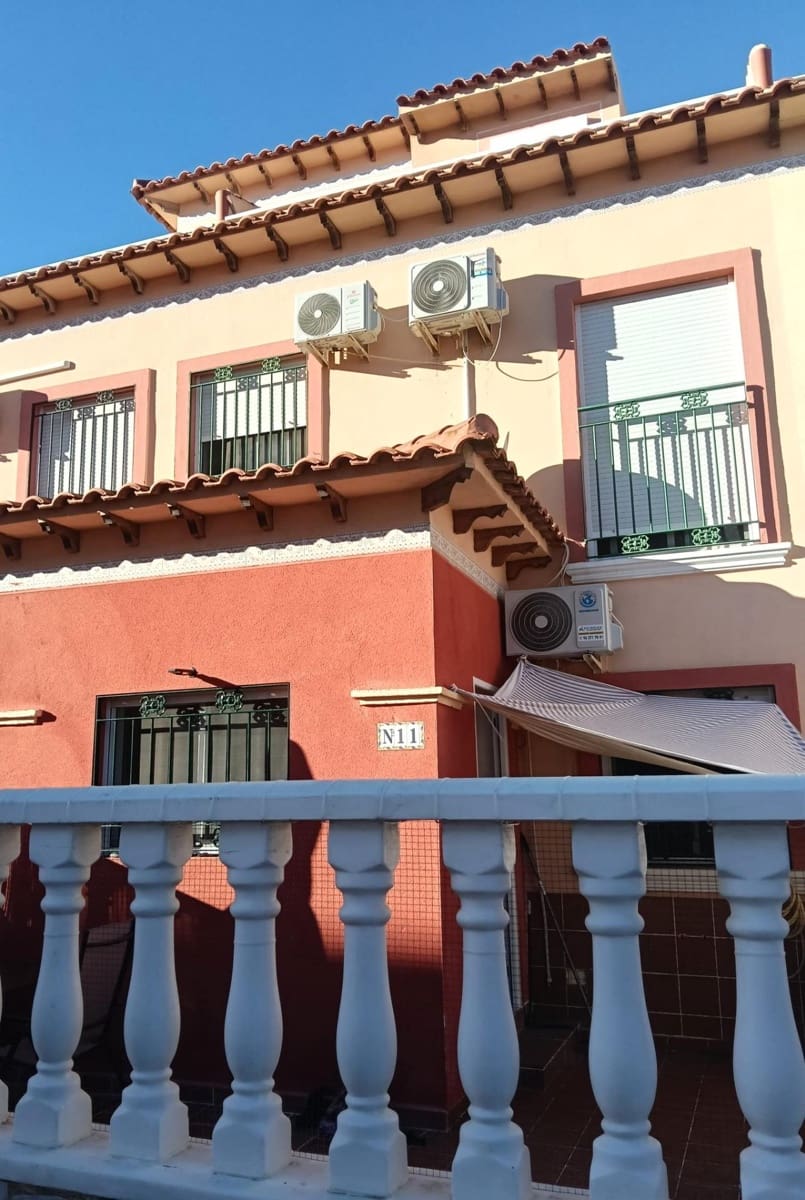 3 Zimmer Haus zu verkaufen in Torrevieja mit Pool - 199.900 € (Ref: 9533546)