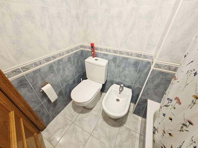 Apartamento de 3 habitaciones en Las Piscinas Naturales, Torrevieja en venta - 225.000 € (Ref: 9533547)