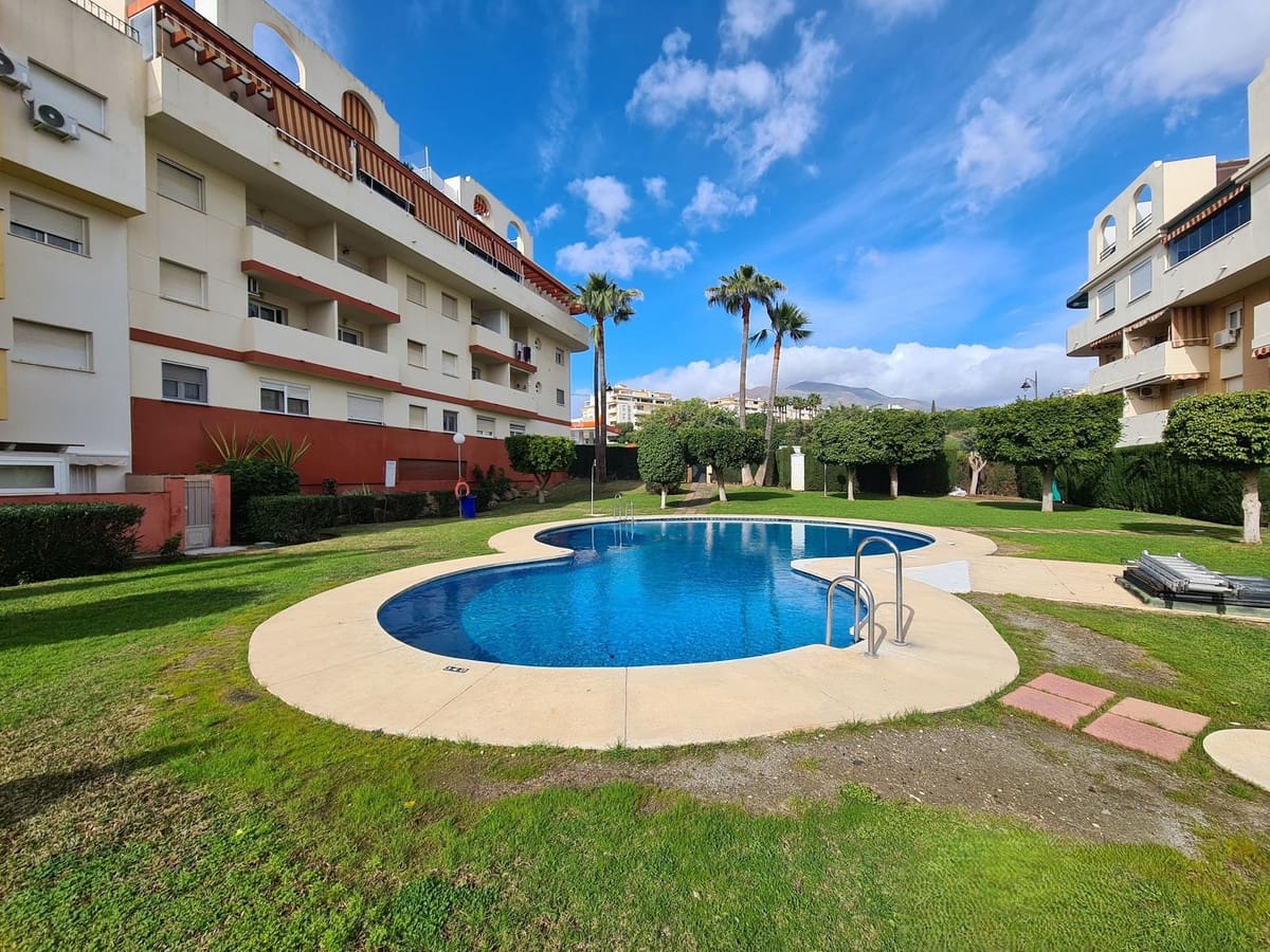 Apartamento de 2 habitaciones en Estepona en venta - 325.000 € (Ref: 9533549)