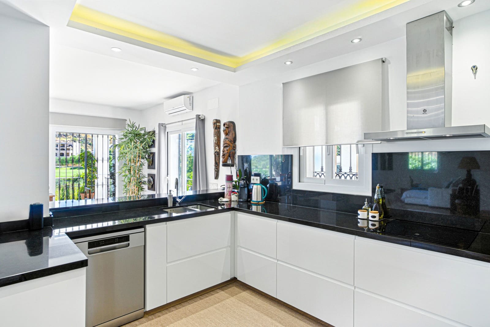 5 soveværelse Villa til salg i Estepona - € 1.390.000 (Ref: 9533569)