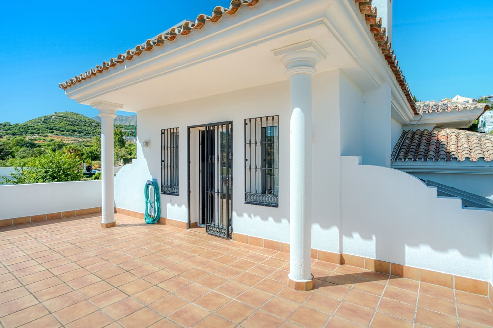 5 soveværelse Villa til salg i Estepona - € 1.390.000 (Ref: 9533569)
