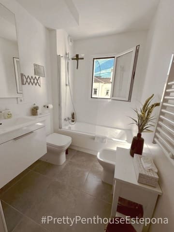 2 sovrum Takvåning till salu i Puerto de Estepona, Estepona - 630 000 € (Ref: 9535776)