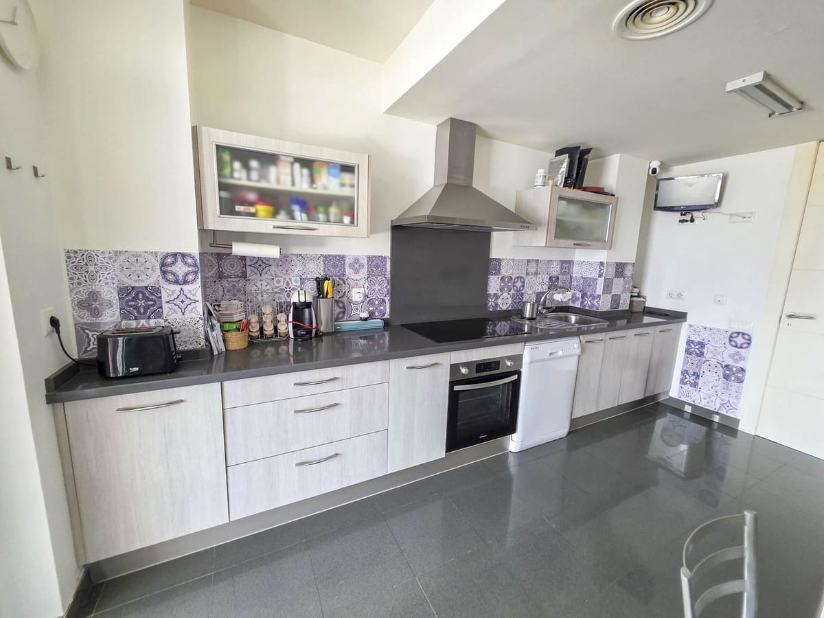 3 bedroom Apartment for sale in La Duquesa / Puerto de la Duquesa - € 429,000 (Ref: 9540971)