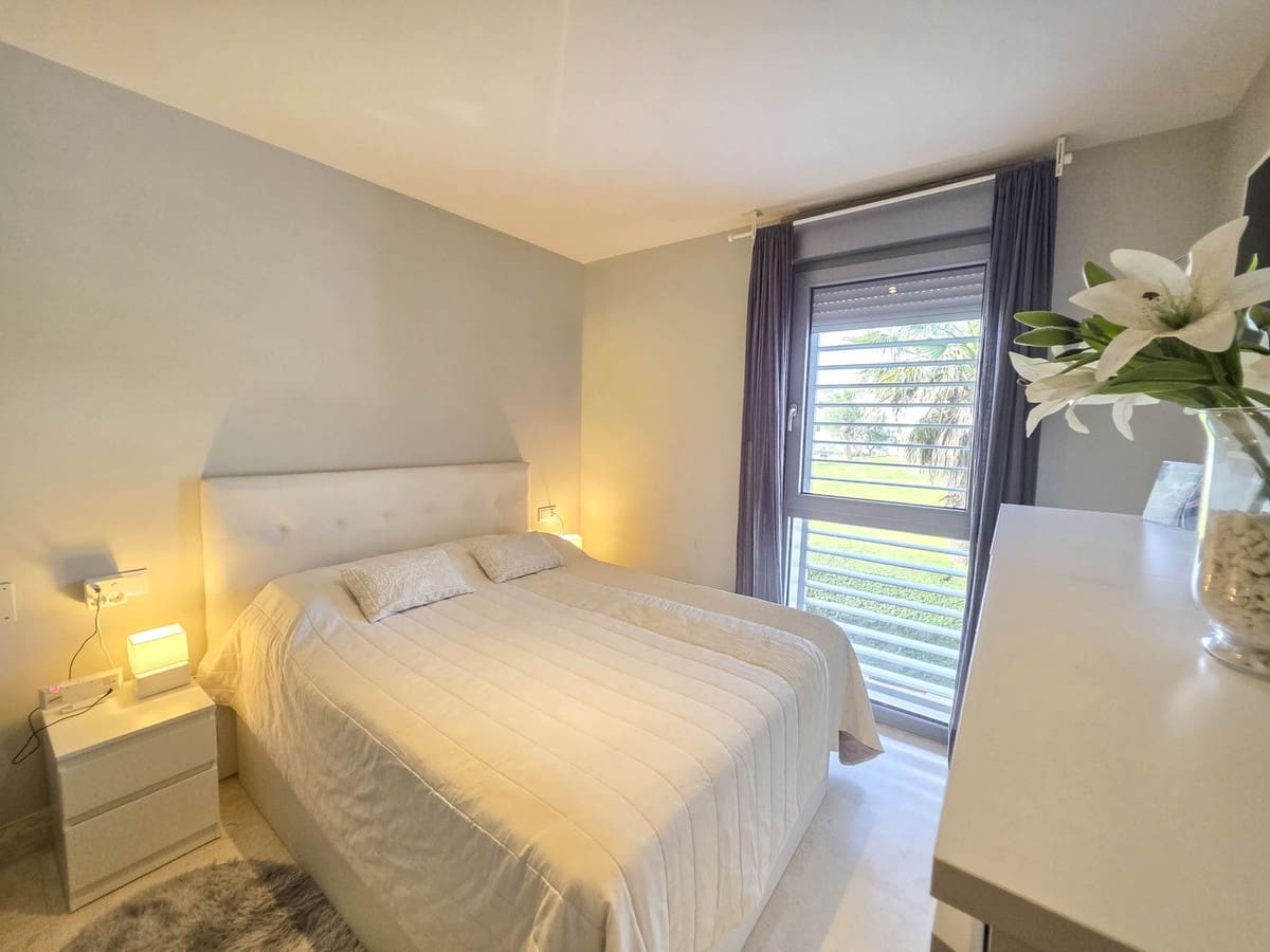 3 bedroom Apartment for sale in La Duquesa / Puerto de la Duquesa - € 429,000 (Ref: 9540971)