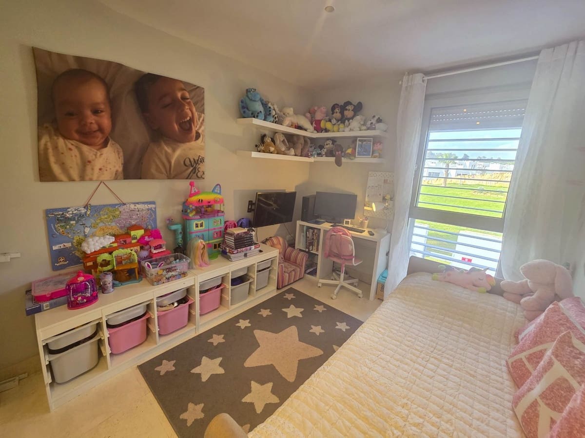 3 bedroom Apartment for sale in La Duquesa / Puerto de la Duquesa - € 429,000 (Ref: 9540971)