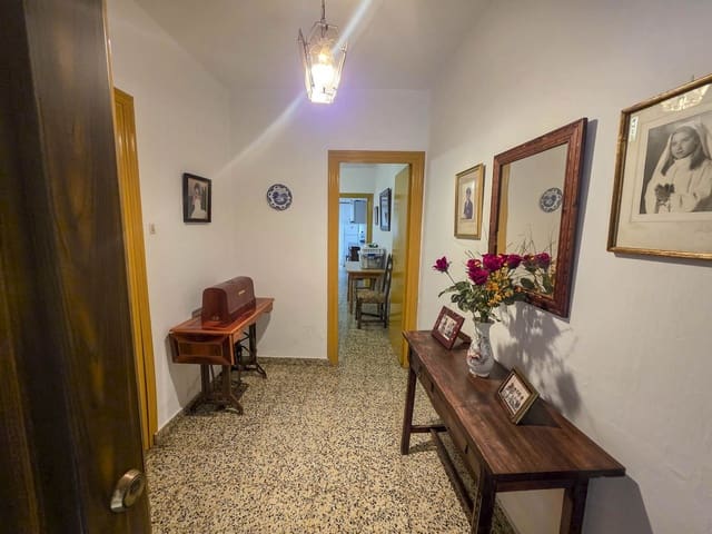 5 soveværelse Byhus til salg i Centro, Estepona med garage - € 700.000 (Ref: 9543397)