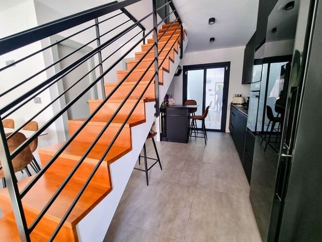 Chalet de 3 habitaciones en Mil Palmeras, Pilar de la Horadada en venta - 418.000 € (Ref: 9543399)