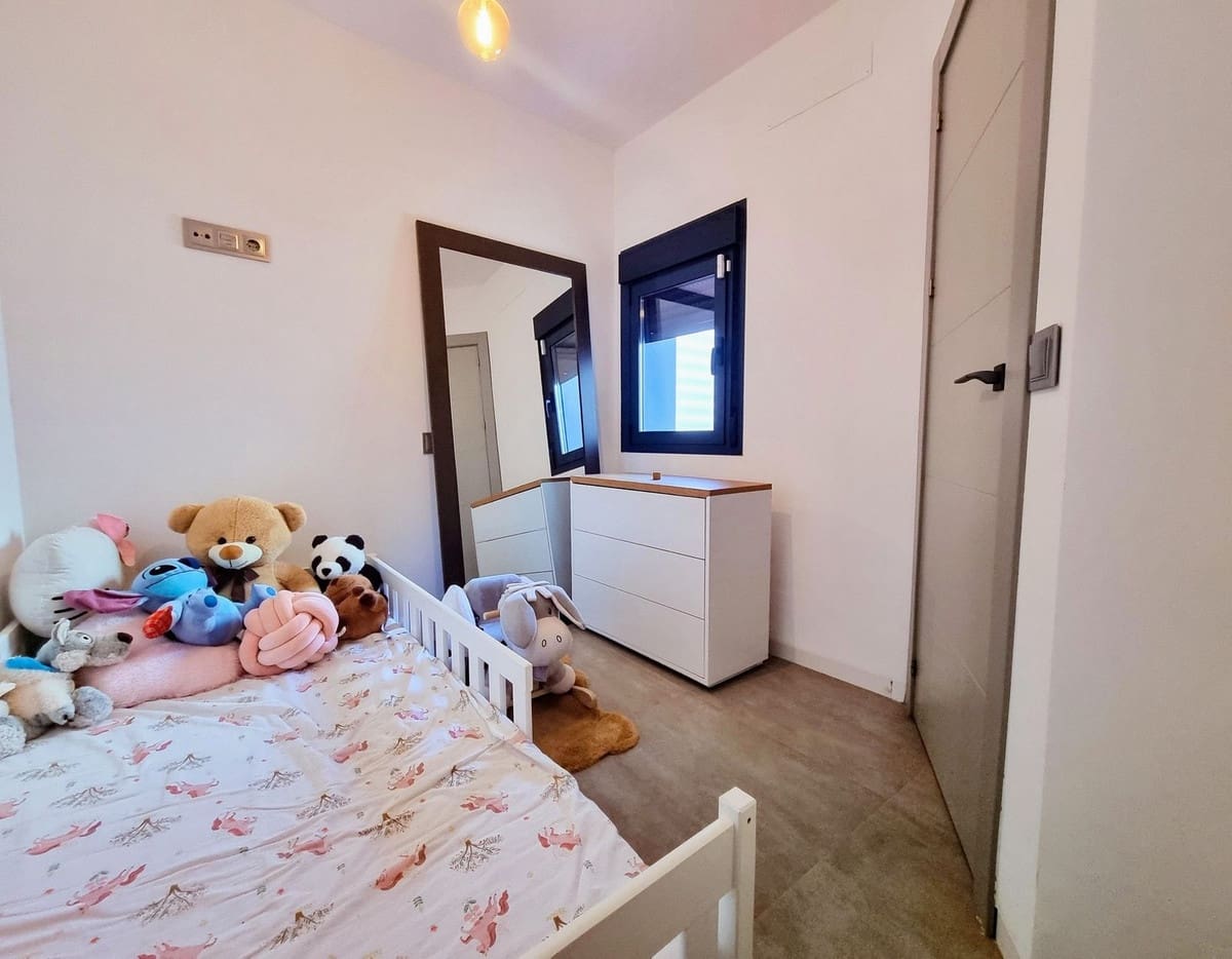 Chalet de 3 habitaciones en Pilar de la Horadada en venta - 418.000 € (Ref: 9543399)