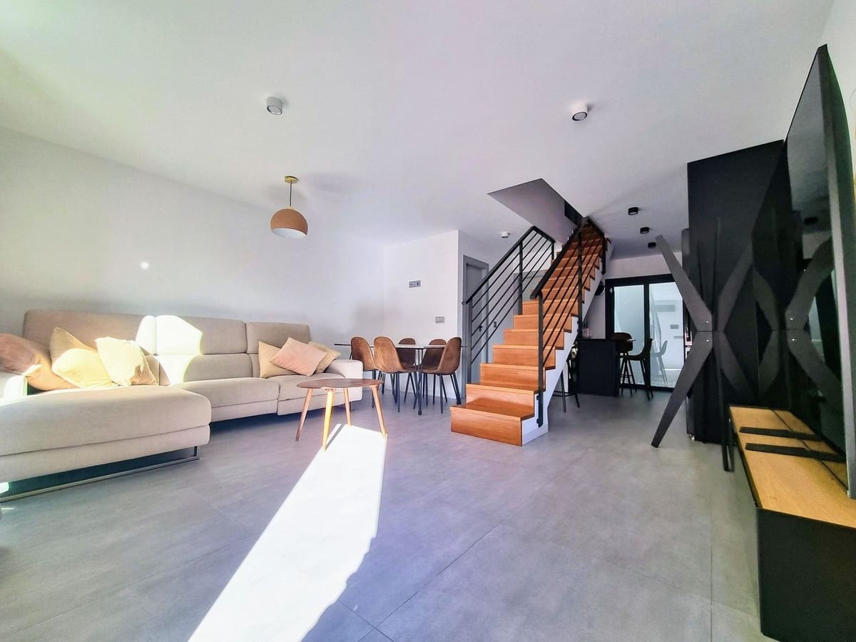 Chalet de 3 habitaciones en Pilar de la Horadada en venta - 380.000 € (Ref: 9543399)