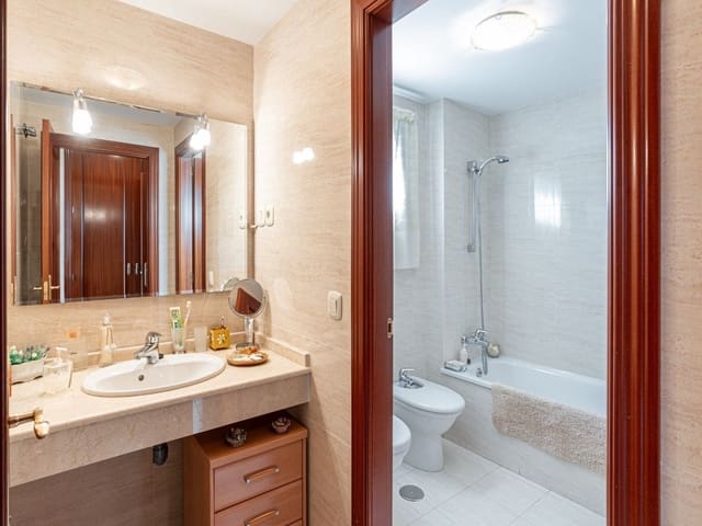 Apartamento de 3 habitaciones en Castillo Sohail, Fuengirola en venta con piscina garaje - 600.000 € (Ref: 9547873)