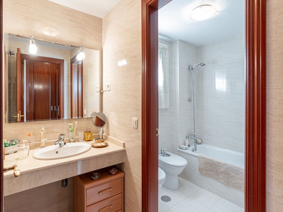 3 sypialnia Apartament na sprzedaż w Fuengirola z basenem garażem - 600 000 € (Ref: 9547873)