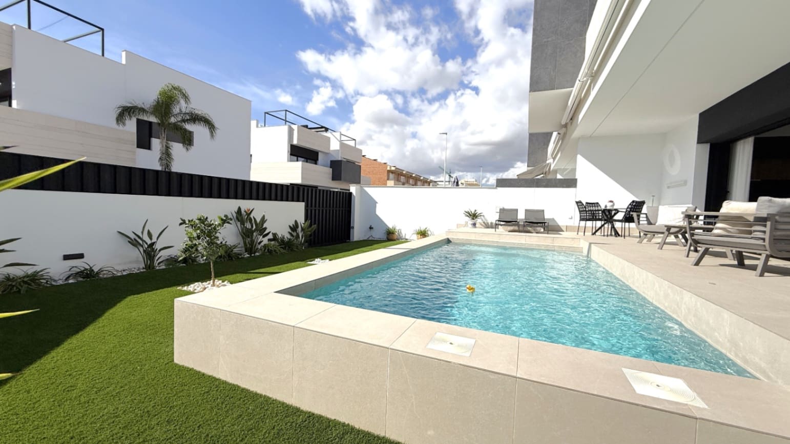 3 quarto Bungalow para venda em Pilar de la Horadada com piscina - 429 000 € (Ref: 9547878)