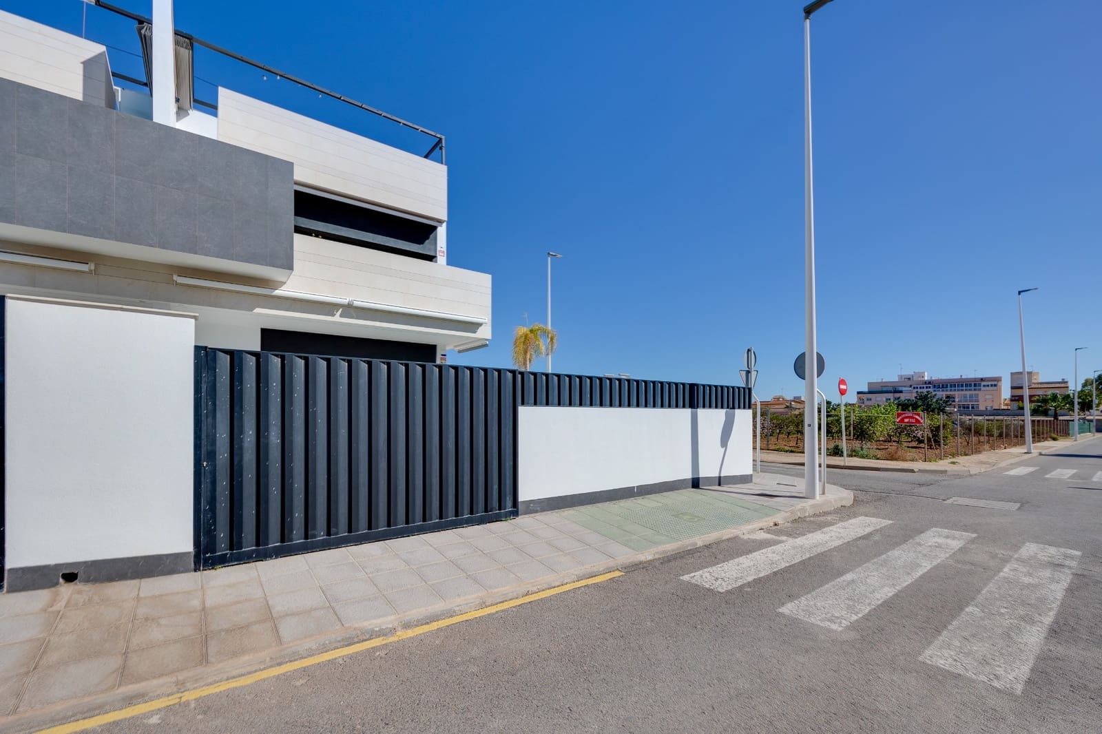 3 quarto Bungalow para venda em Pilar de la Horadada com piscina garagem - 429 000 € (Ref: 9547878)