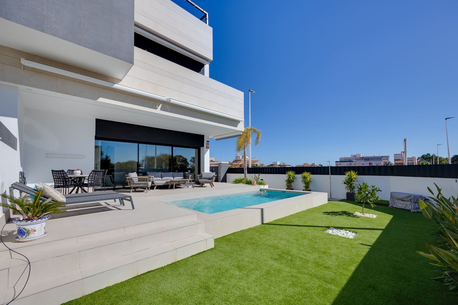 3 quarto Bungalow para venda em Pilar de la Horadada com piscina garagem - 429 000 € (Ref: 9547878)