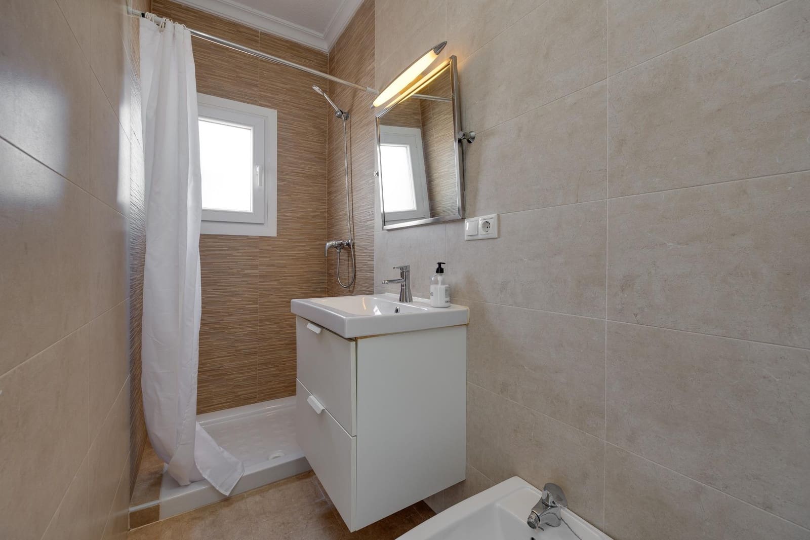 3 quarto Moradia Geminada para venda em Torrevieja com piscina - 380 000 € (Ref: 9547889)