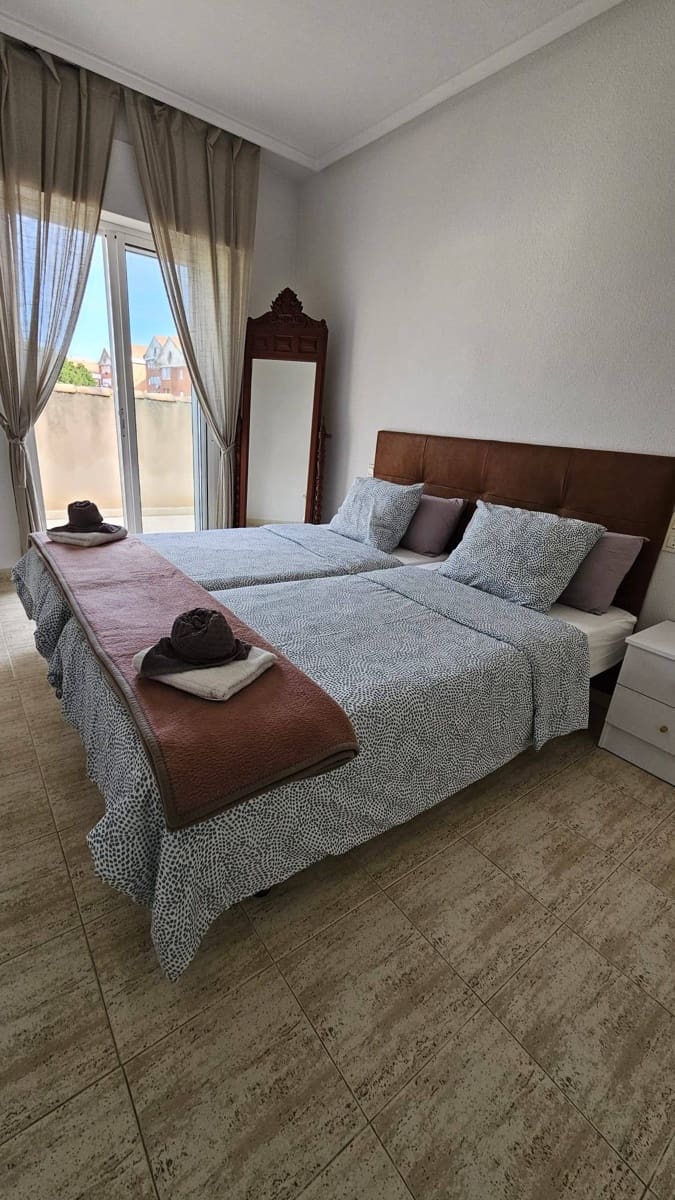 3 makuuhuone Kattohuoneisto myytävänä paikassa Torrevieja mukana uima-altaan - 167 200 € (Ref: 9557784)