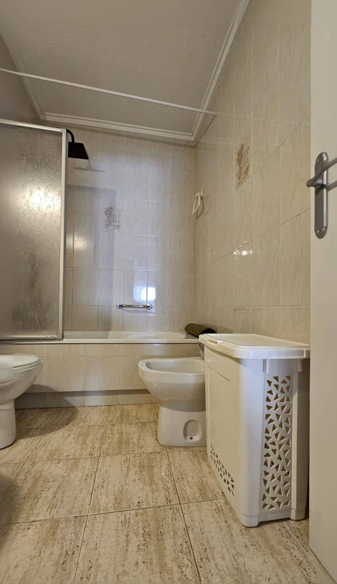 3 chambre Penthouse à vendre à Torrevieja avec piscine - 167 200 € (Ref: 9557784)