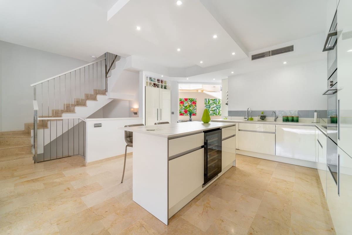 4 bedroom Townhouse for sale in Costabella - € 775,000 (Ref: 9561604)