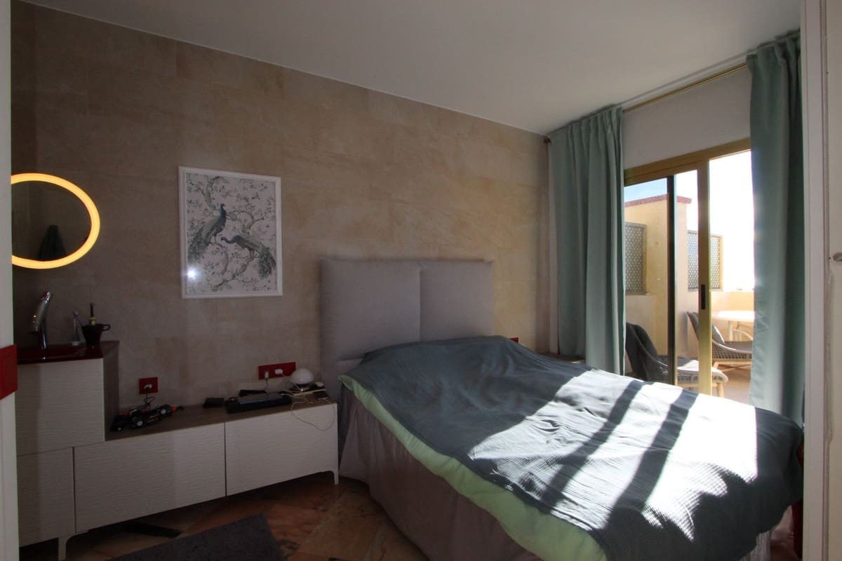 1 bedroom Semi-detached Villa for sale in Elviria with pool - € 360,000 (Ref: 9561605)