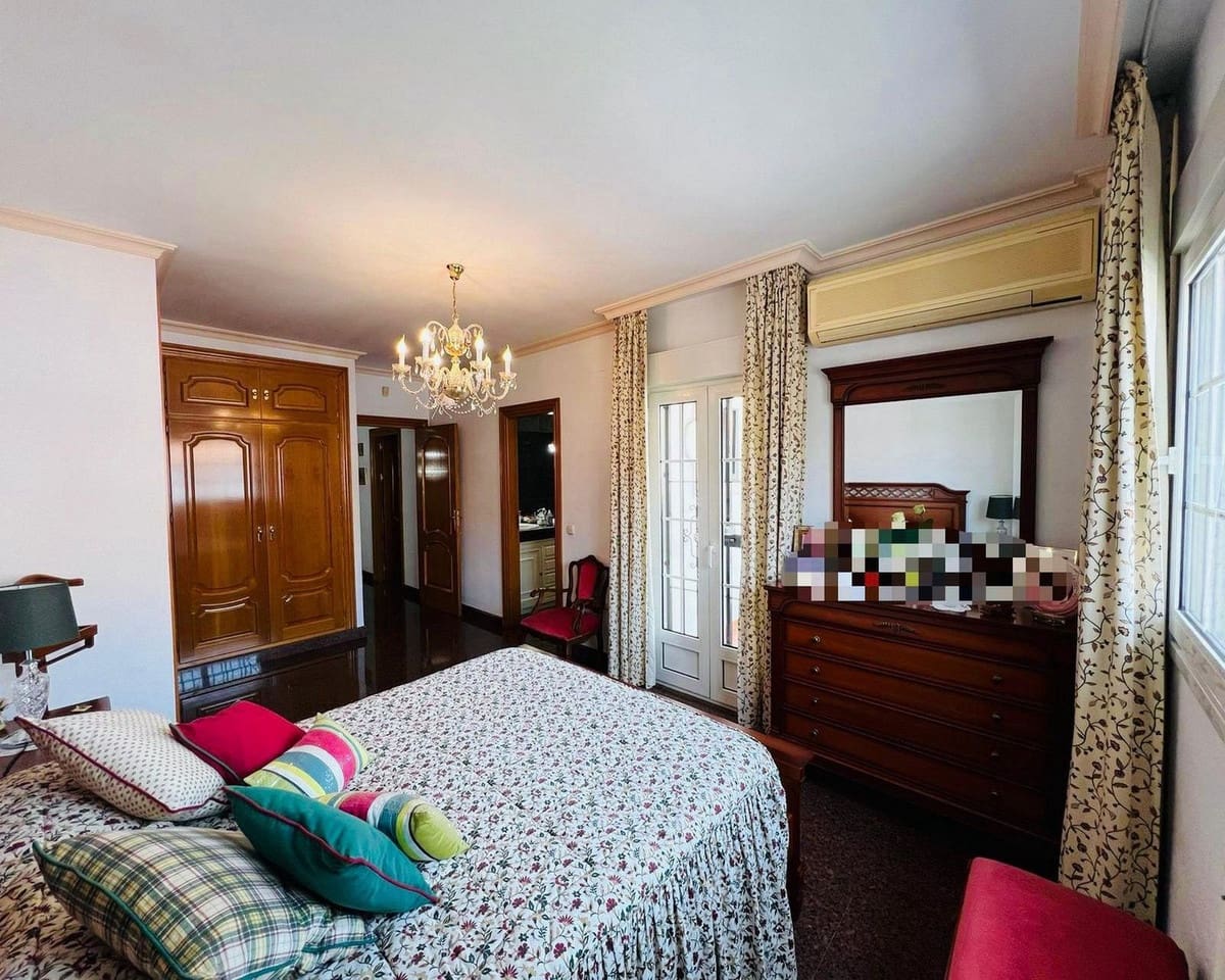 Chalet de 5 habitaciones en Mijas Costa en venta con garaje - 950.000 € (Ref: 9561607)