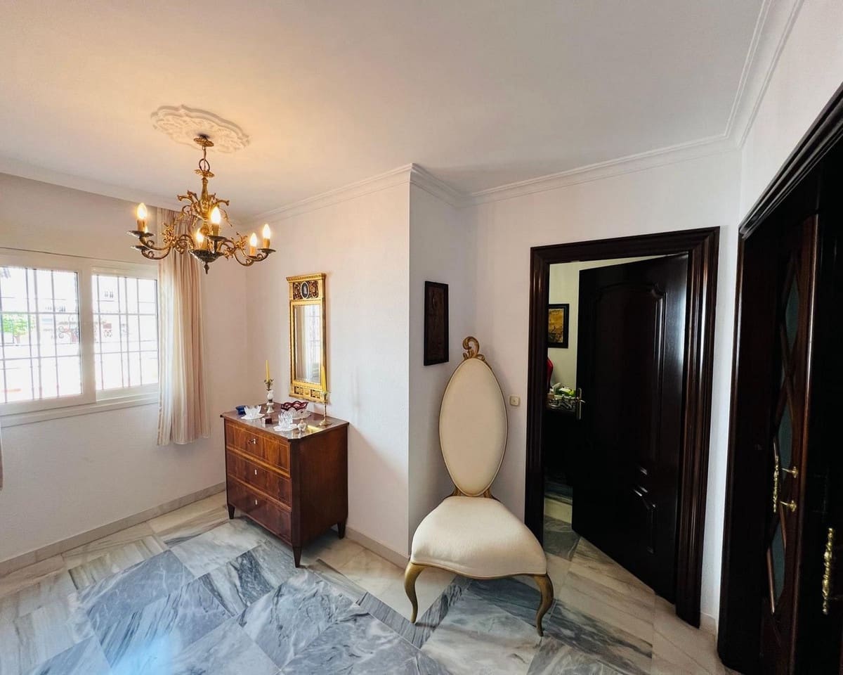 5 bedroom Villa for sale in Mijas Costa with garage - € 950,000 (Ref: 9561607)