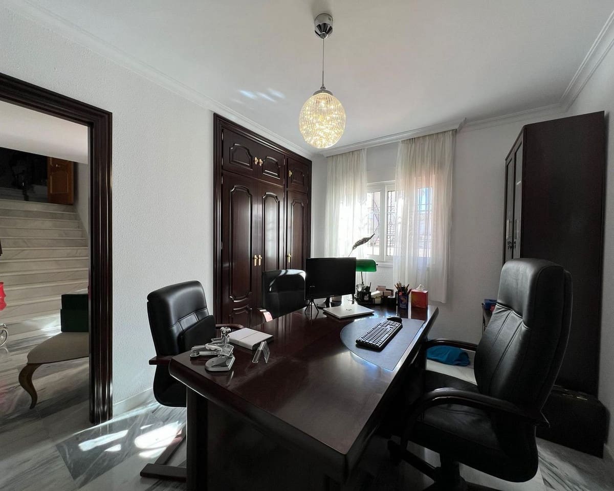 5 bedroom Villa for sale in Mijas Costa with garage - € 950,000 (Ref: 9561607)