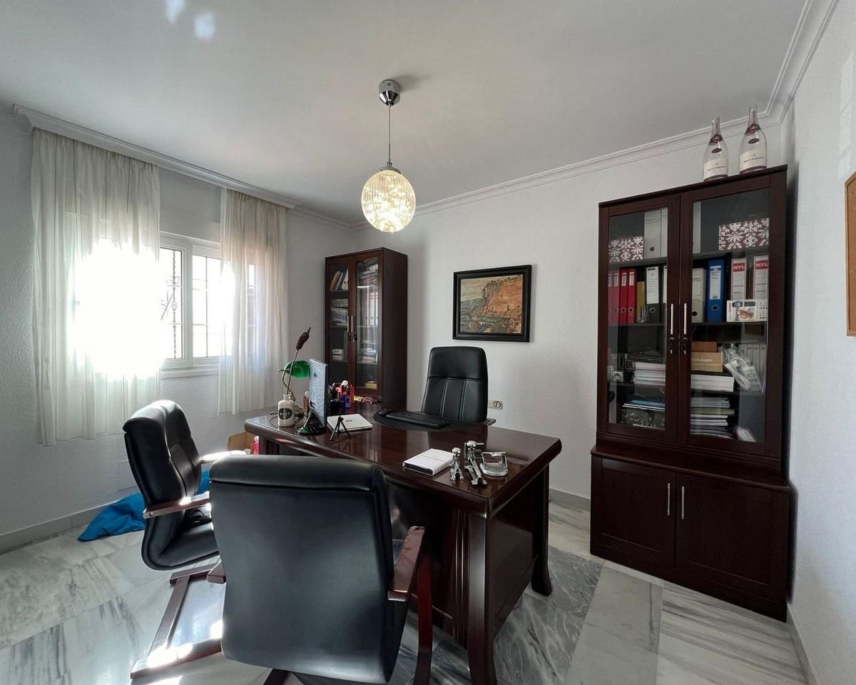 5 bedroom Villa for sale in Mijas Costa with garage - € 950,000 (Ref: 9561607)