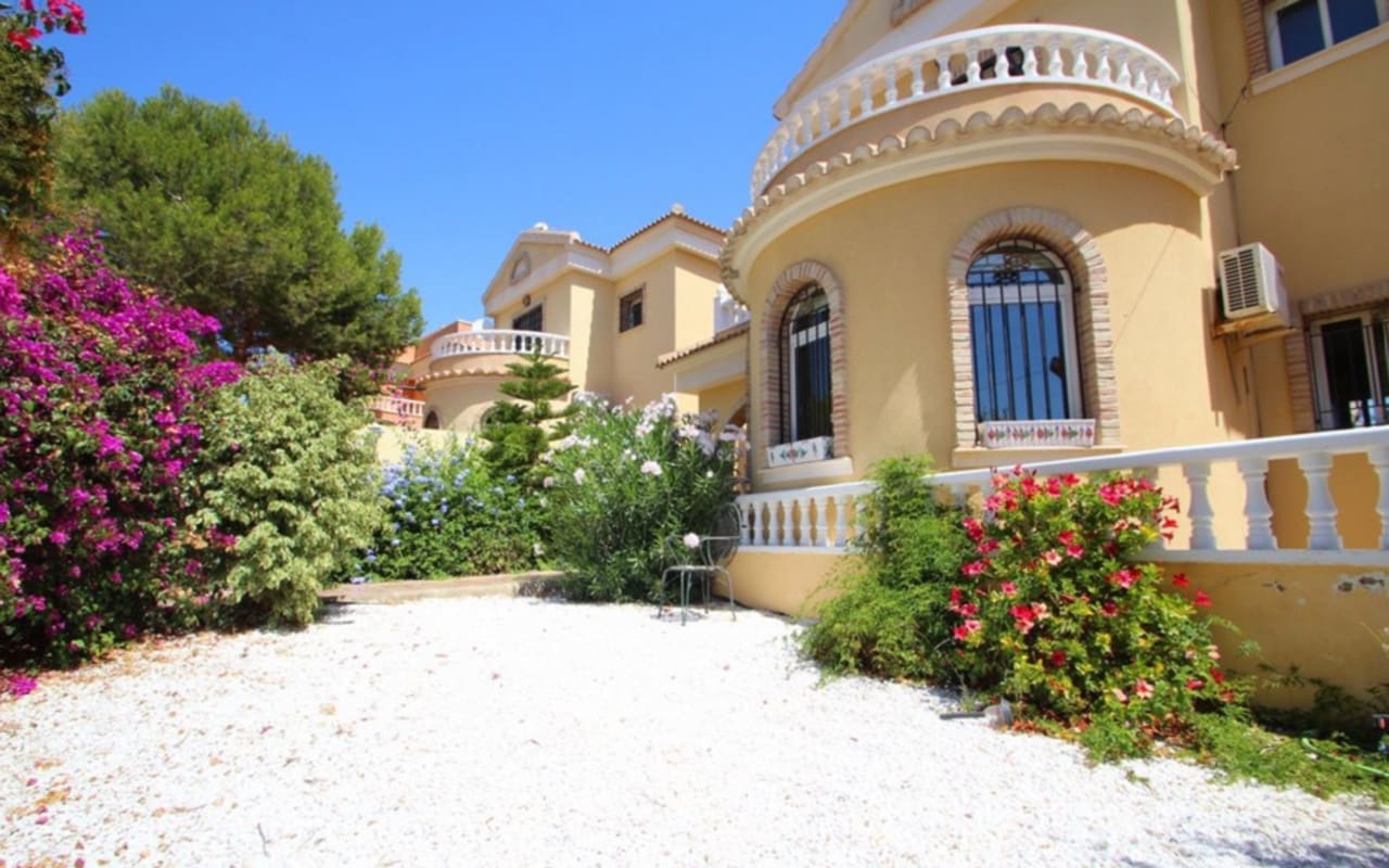 4 bedroom Villa for sale in Villamartin - € 345,000 (Ref: 9564962)