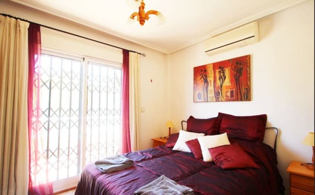 4 Zimmer Villa zu verkaufen in Villamartin, Orihuela - 345.000 € (Ref: 9564962)