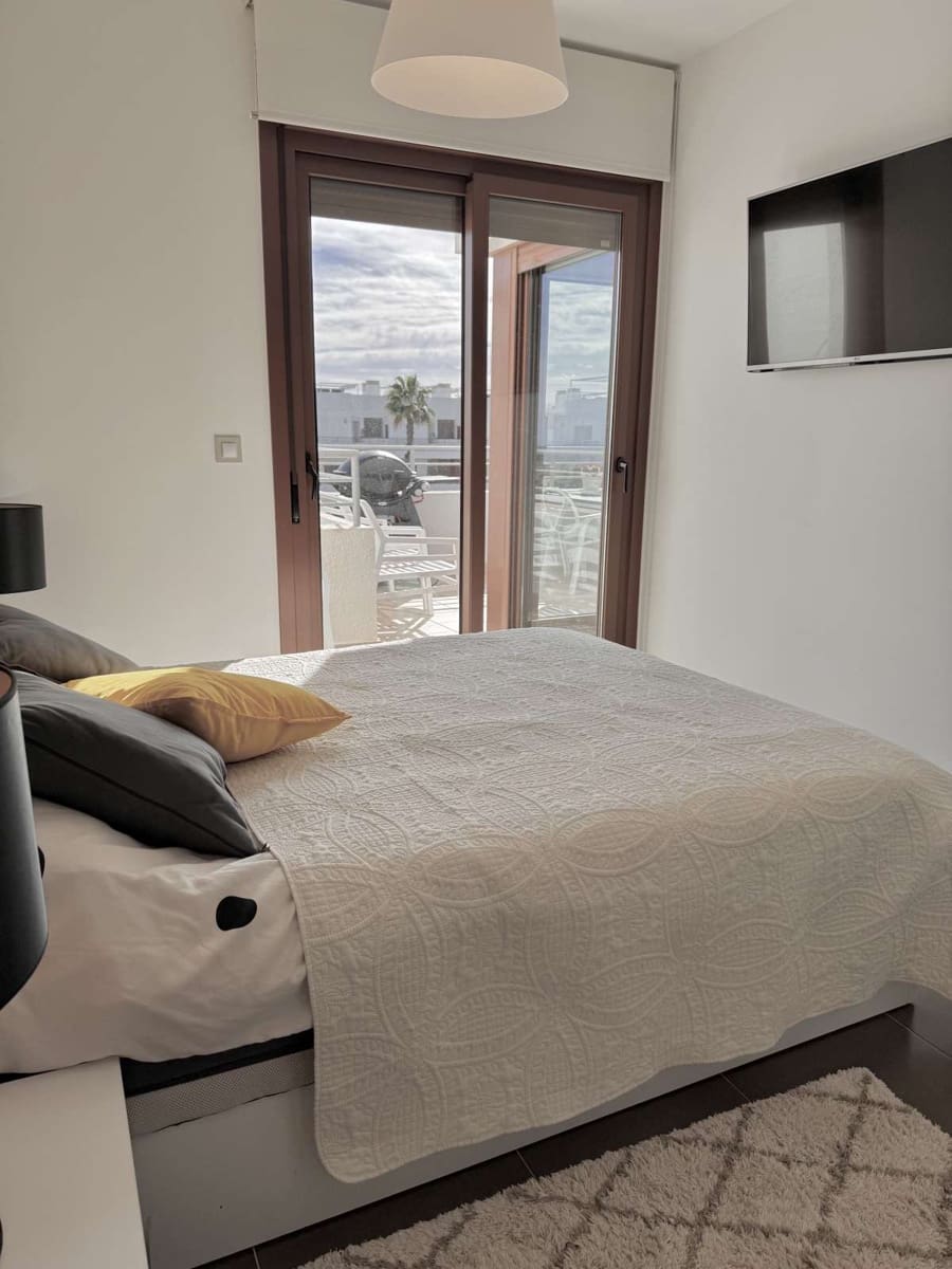 2 soveværelse Lejlighed til salg i Cabo Roig med swimmingpool garage - € 259.000 (Ref: 9564963)