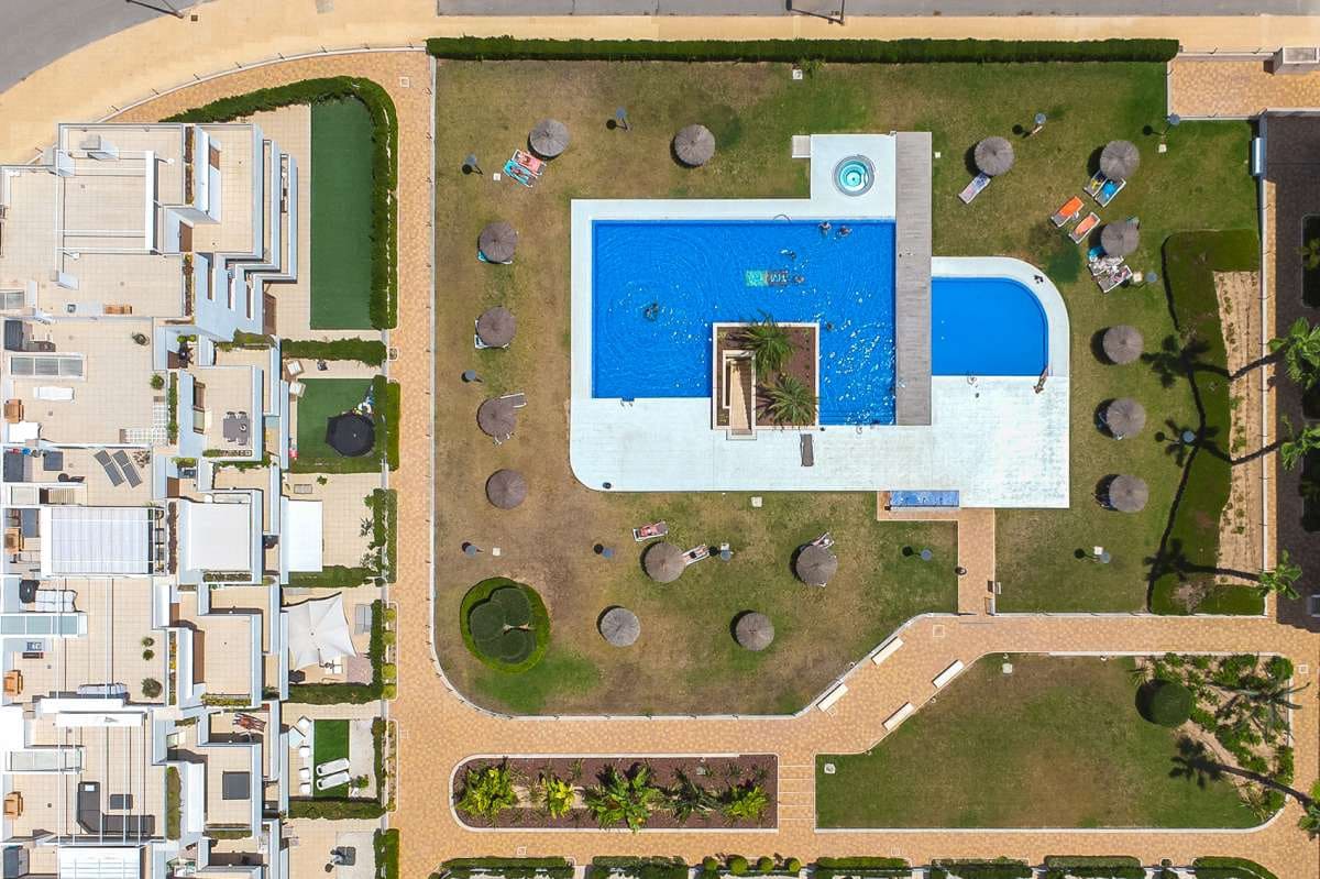 2 soveværelse Lejlighed til salg i Cabo Roig med swimmingpool garage - € 259.000 (Ref: 9564963)