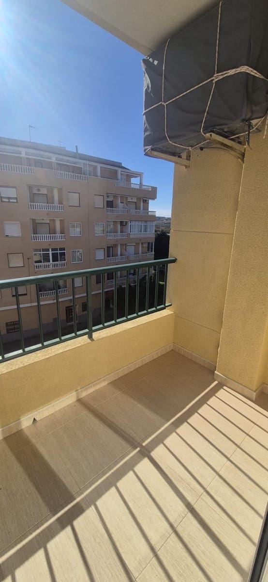 Apartamento de 2 habitaciones en Torrevieja en venta con garaje - 165.000 € (Ref: 9564975)