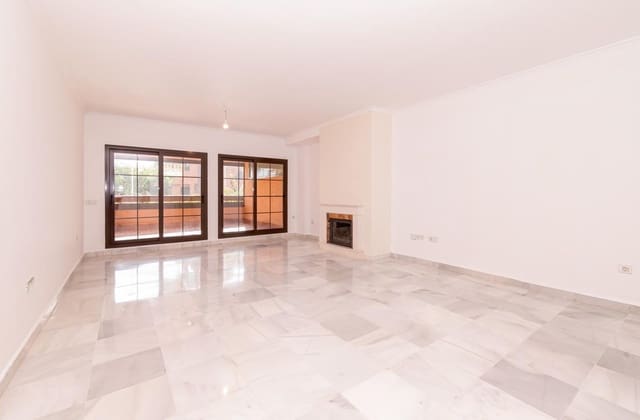 Apartamento Playa de 4 habitaciones en Centro, Estepona en venta con piscina - 850.000 € (Ref: 9564978)