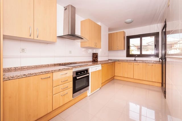 Apartamento Playa de 4 habitaciones en Centro, Estepona en venta con piscina - 850.000 € (Ref: 9564978)