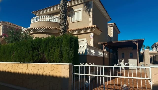 Chalet de 4 habitaciones en Los Altos en venta con garaje - 360.000 € (Ref: 9568334)