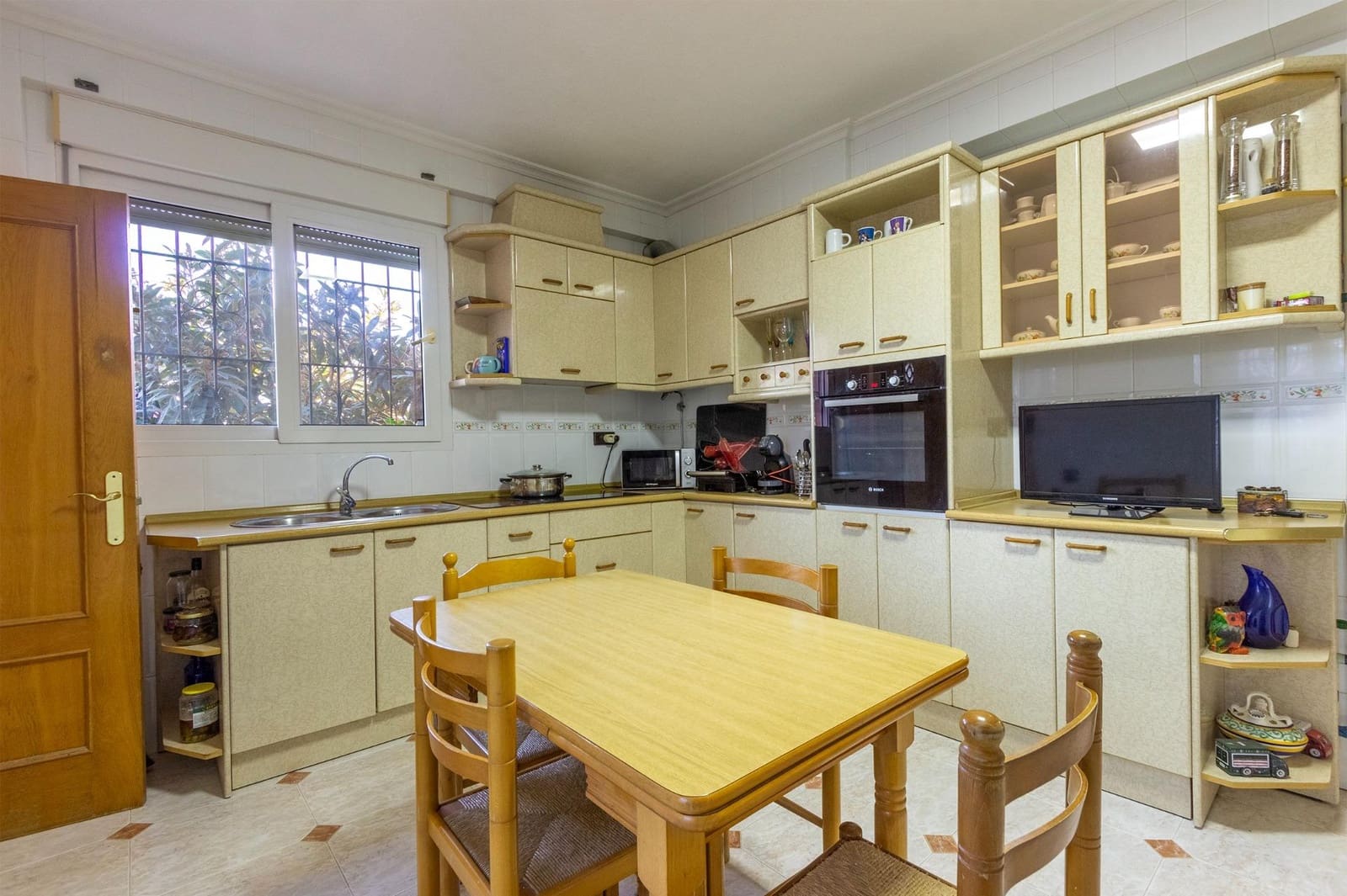 4 sypialnia Willa na sprzedaż w Torrevieja z basenem garażem - 595 000 € (Ref: 9568340)