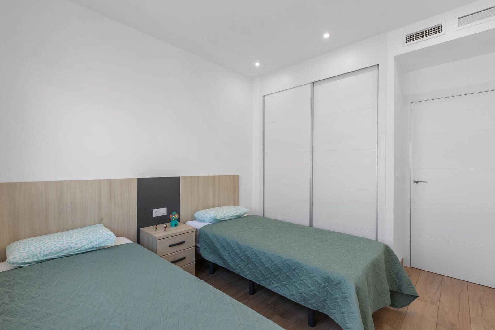 2 Zimmer Bungalow zu verkaufen in Torrevieja mit Pool - 363.000 € (Ref: 9568341)