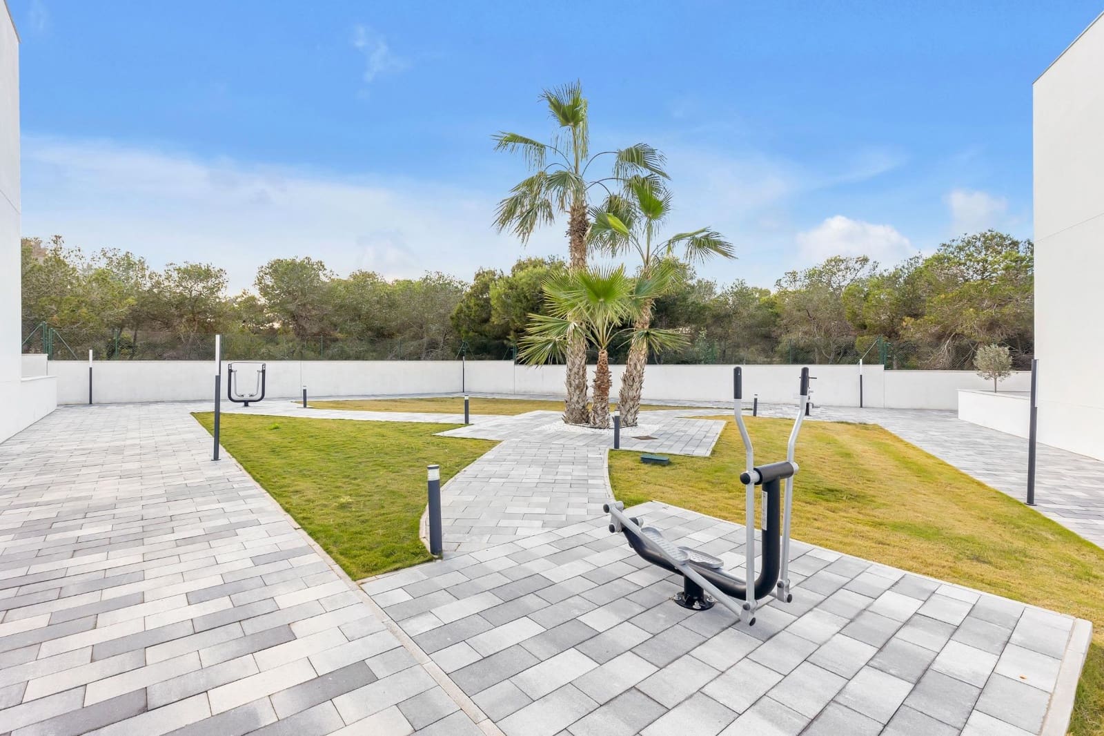 2 Zimmer Bungalow zu verkaufen in Torrevieja mit Pool - 363.000 € (Ref: 9568341)